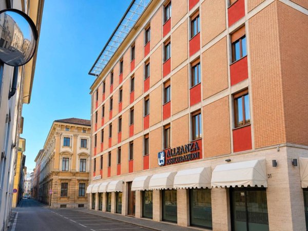 ufficio in vendita a Piacenza in zona Centro Storico