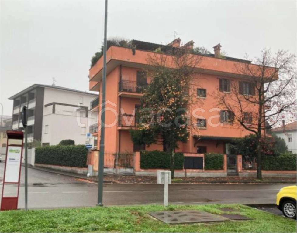 appartamento in vendita a Piacenza in zona Infrangibile