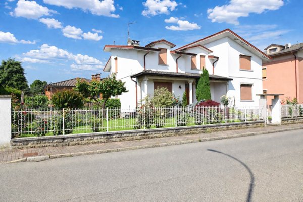 casa indipendente in vendita a Piacenza in zona Besurica