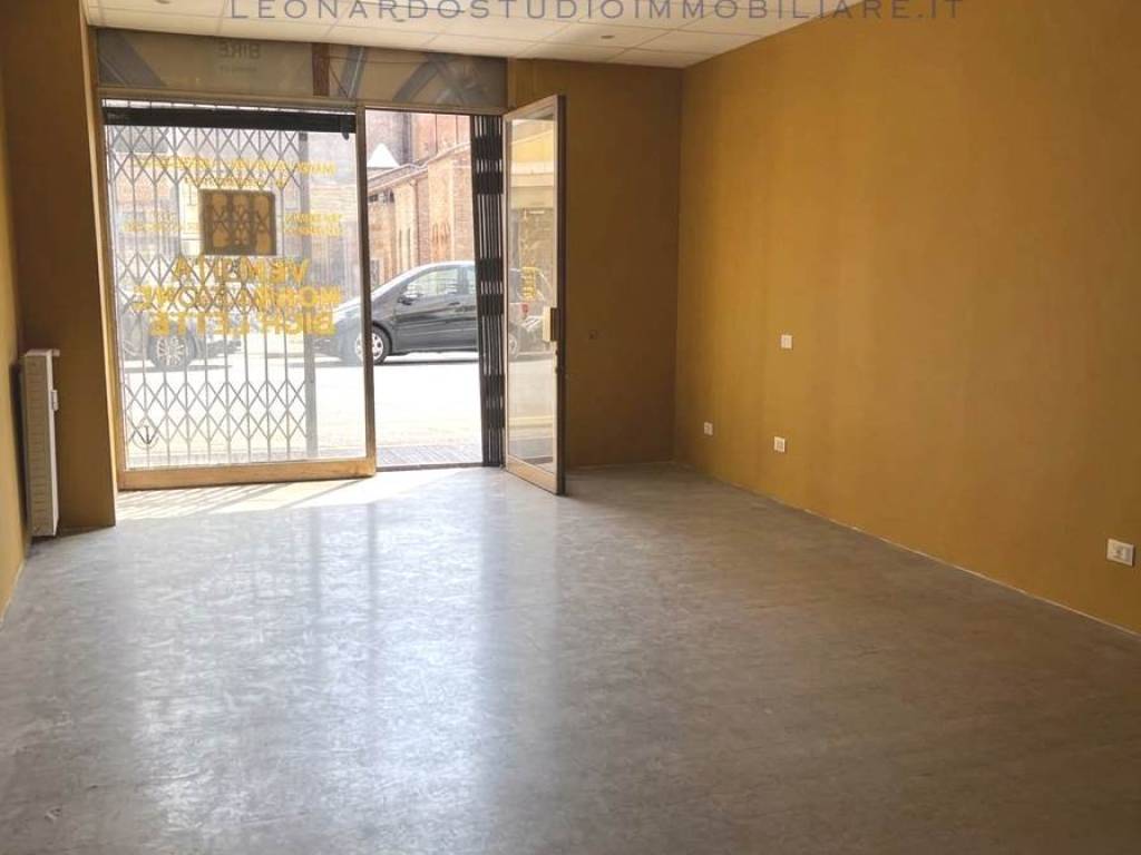 negozio in vendita a Piacenza in zona Centro Storico