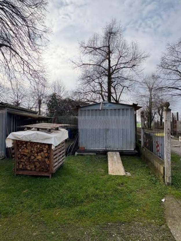 casa indipendente in vendita a Piacenza in zona Farnesiana