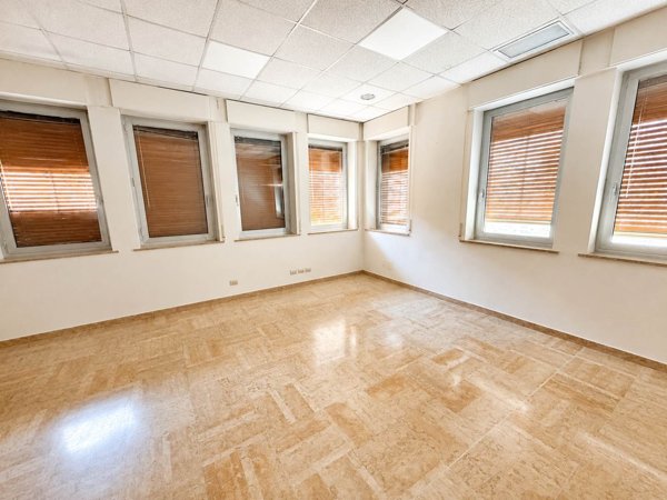 ufficio in vendita a Piacenza in zona Centro Storico