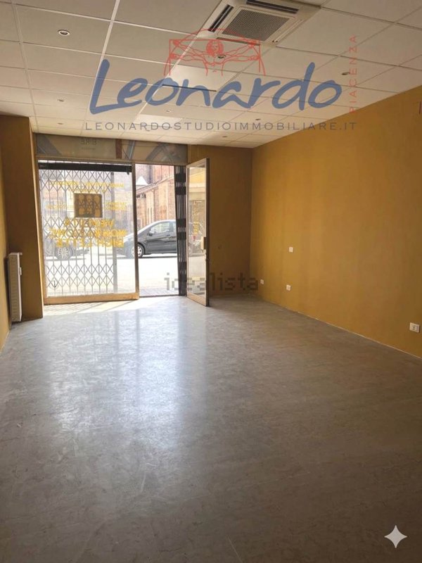negozio in vendita a Piacenza