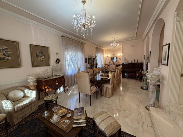 casa indipendente in vendita a Piacenza in zona Infrangibile