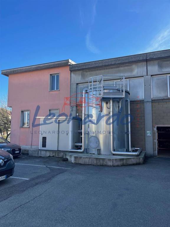 capannone in vendita a Piacenza in zona Caorsana