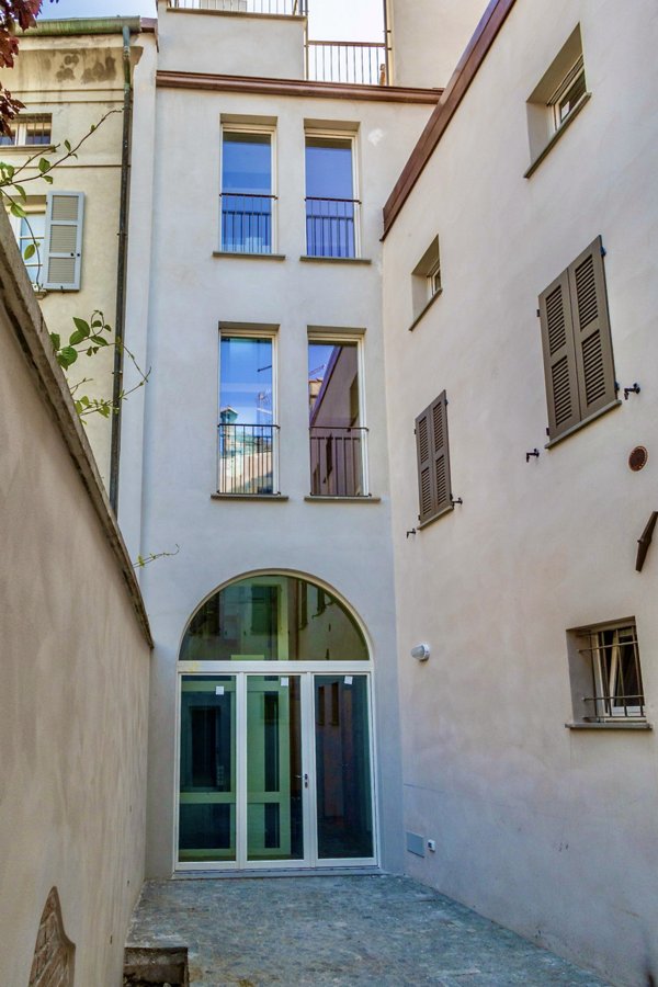 casa indipendente in vendita a Piacenza in zona Centro Storico