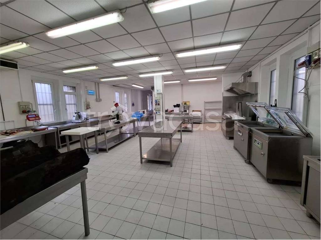 locale commerciale in vendita a Piacenza