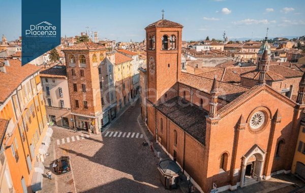 box auto in vendita a Piacenza in zona Centro Storico
