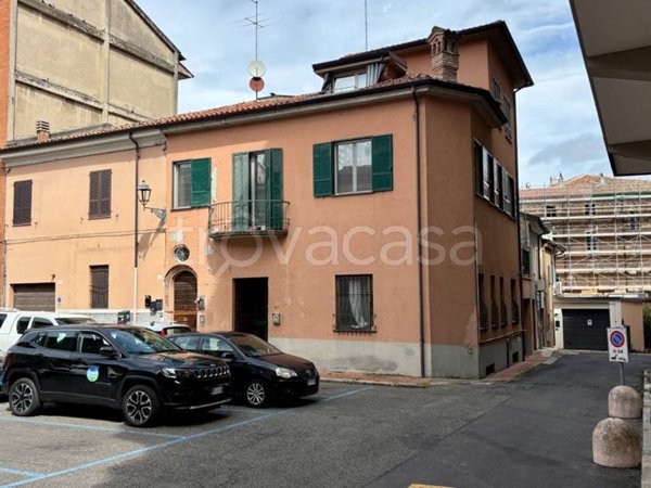 casa indipendente in vendita a Piacenza in zona Centro Storico