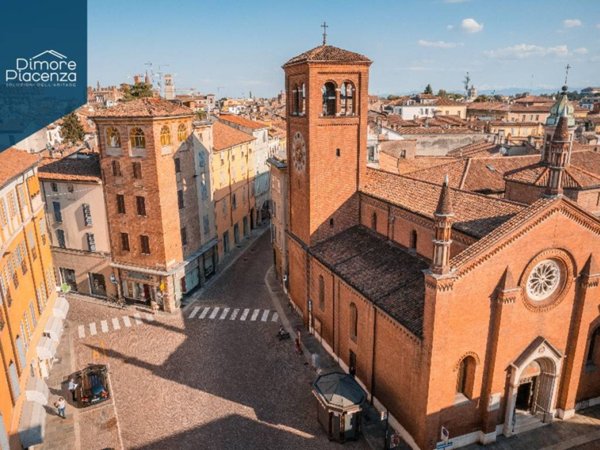 box auto in vendita a Piacenza in zona Centro Storico