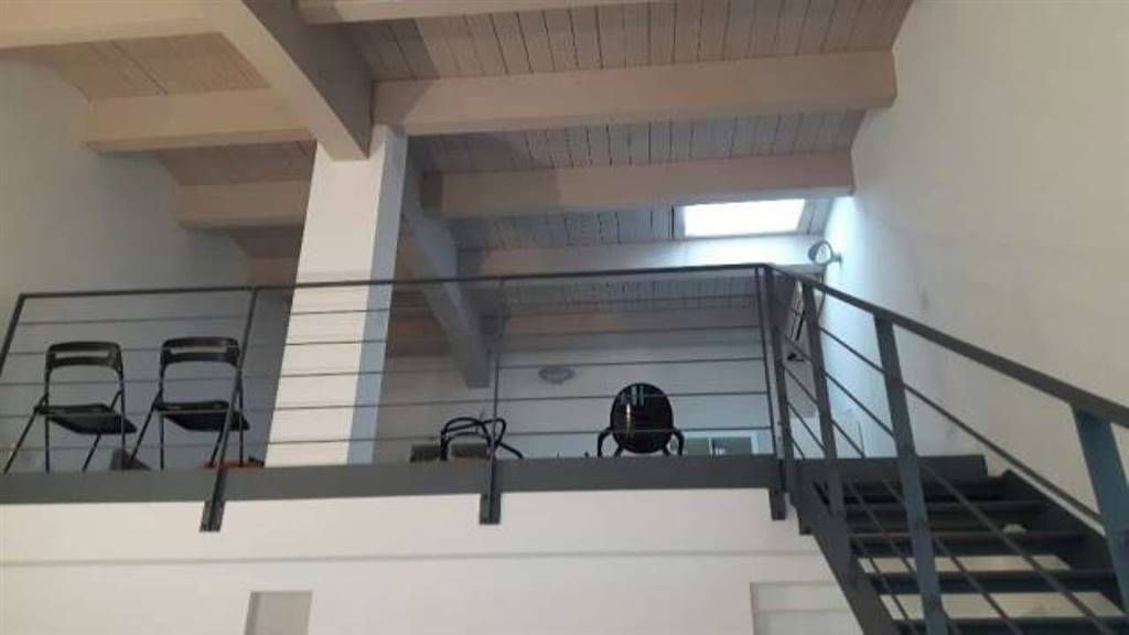 ufficio in vendita a Piacenza in zona Stadio