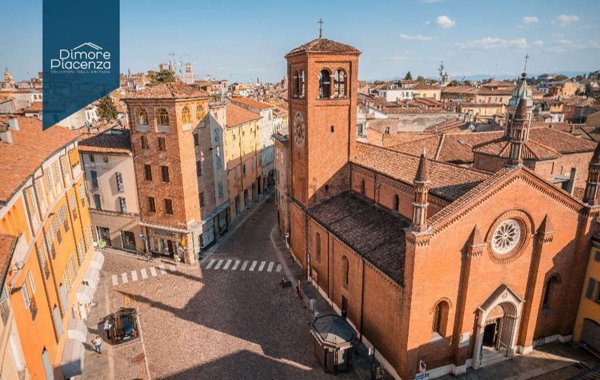 box auto in vendita a Piacenza in zona Centro Storico