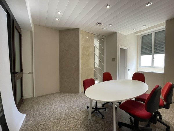 ufficio in vendita a Piacenza in zona Barriera Genova