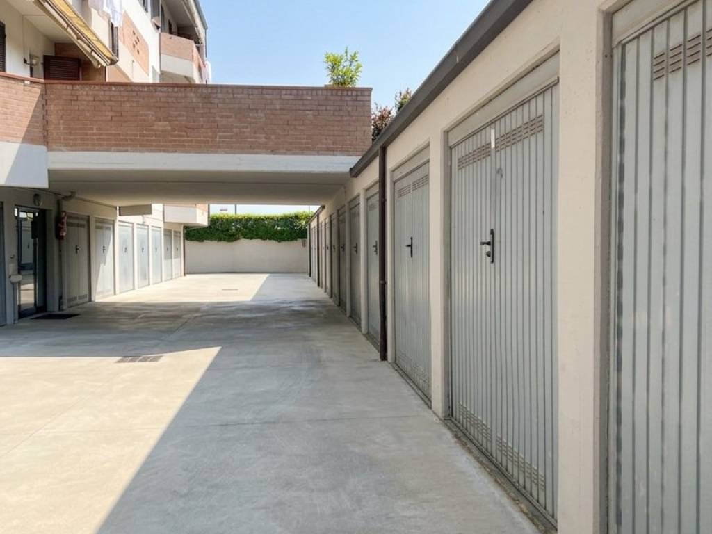 box auto in vendita a Piacenza in zona Besurica