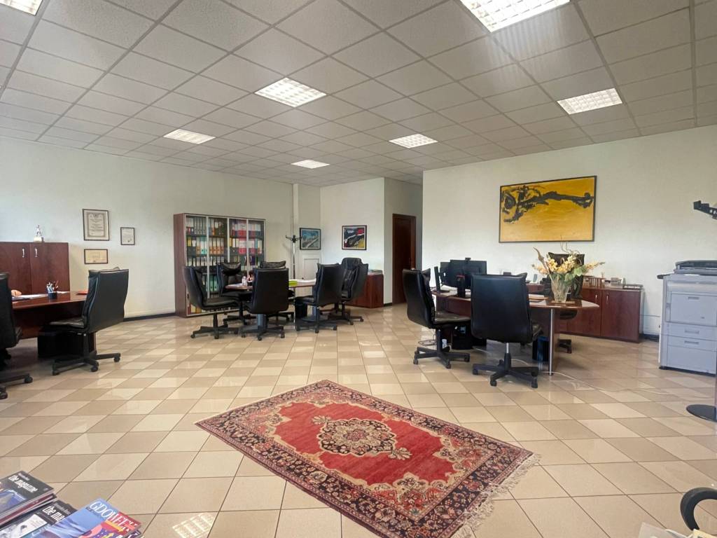 ufficio in vendita a Piacenza in zona Caorsana