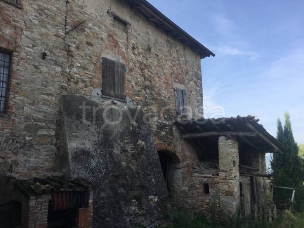 casa indipendente in vendita a Pianello Val Tidone in zona Arcello