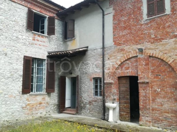 casa indipendente in vendita a Pianello Val Tidone