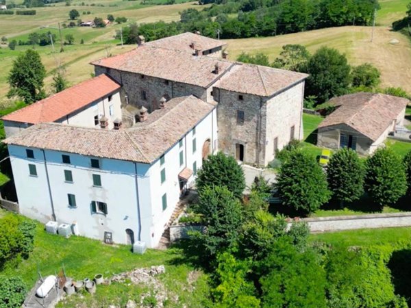 intera palazzina in vendita a Pianello Val Tidone