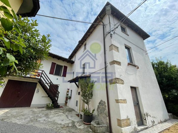 casa indipendente in vendita a Pianello Val Tidone