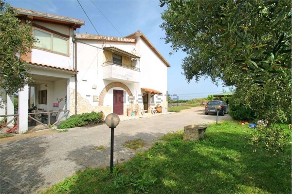 appartamento in vendita a Pianello Val Tidone in zona Chiarone