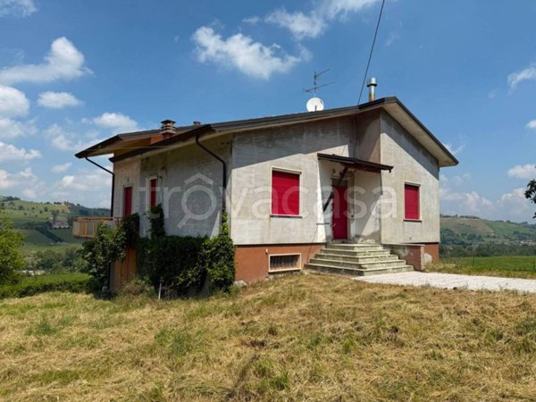 casa indipendente in vendita a Pianello Val Tidone in zona Casanova