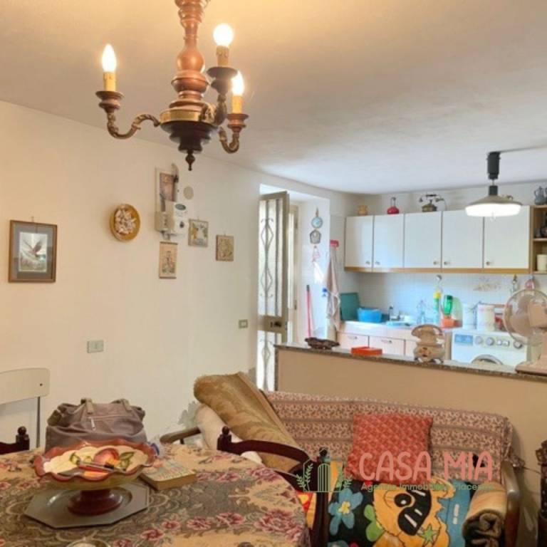casa indipendente in vendita a Pianello Val Tidone