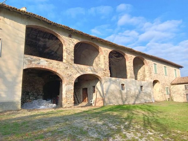 casa indipendente in vendita a Pianello Val Tidone