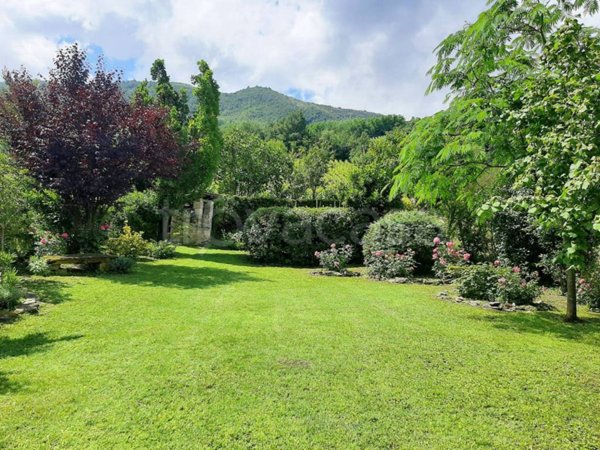 casa indipendente in vendita a Pianello Val Tidone in zona Arcello