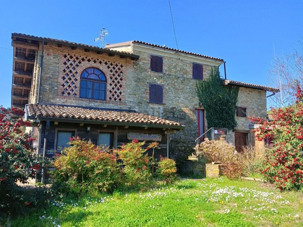casale in vendita a Pianello Val Tidone