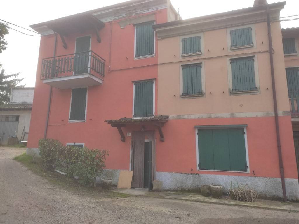 casa indipendente in vendita a Pianello Val Tidone