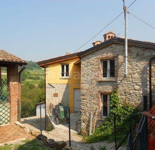 casa indipendente in vendita a Pianello Val Tidone