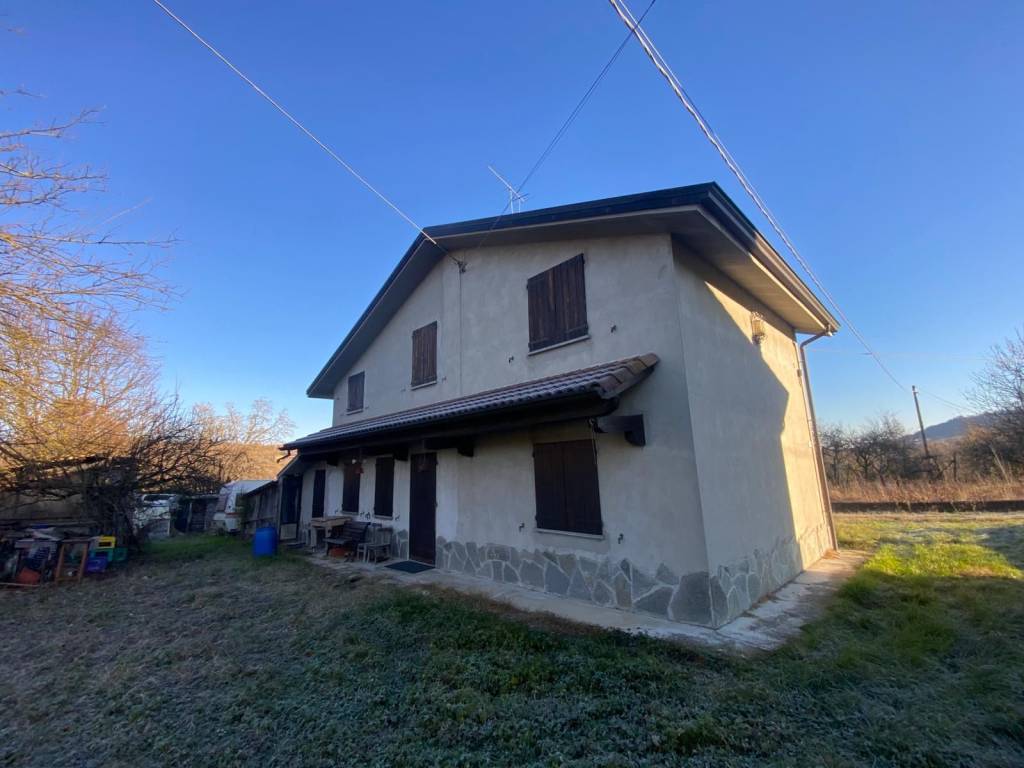 casa indipendente in vendita a Pianello Val Tidone