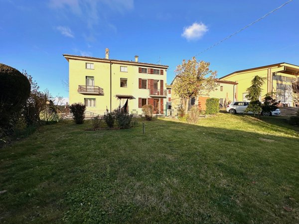 appartamento in vendita a Pianello Val Tidone in zona Chiarone