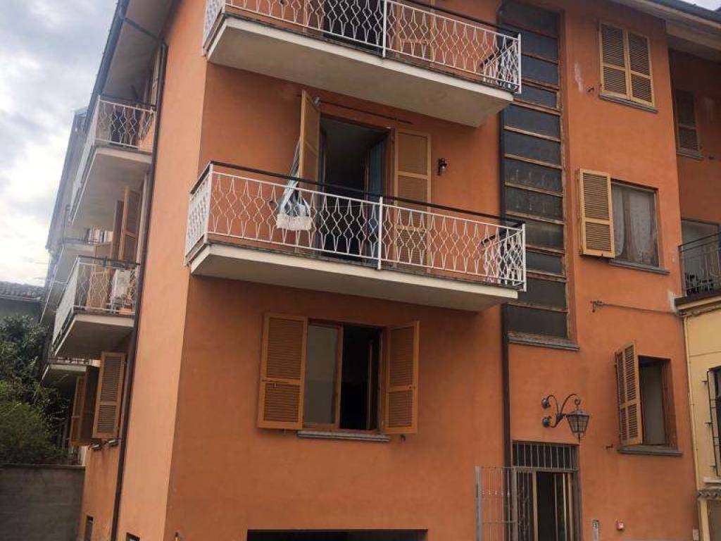 intera palazzina in vendita a Pianello Val Tidone