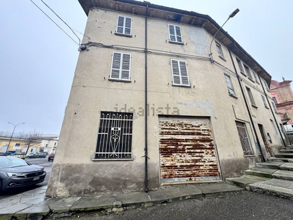 locale commerciale in vendita a Pianello Val Tidone