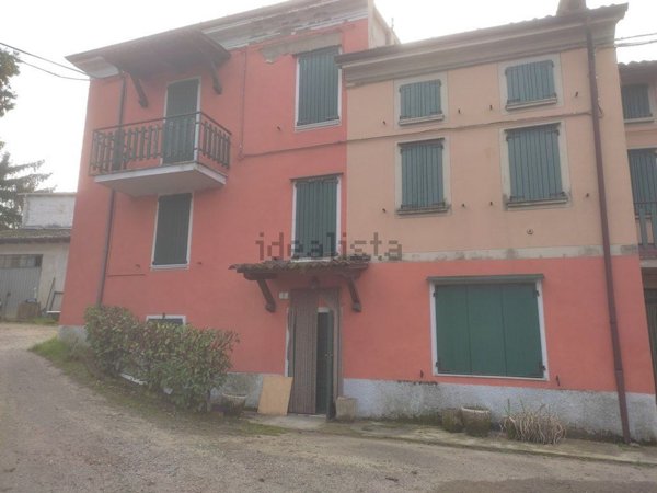 casa semindipendente in vendita a Pianello Val Tidone
