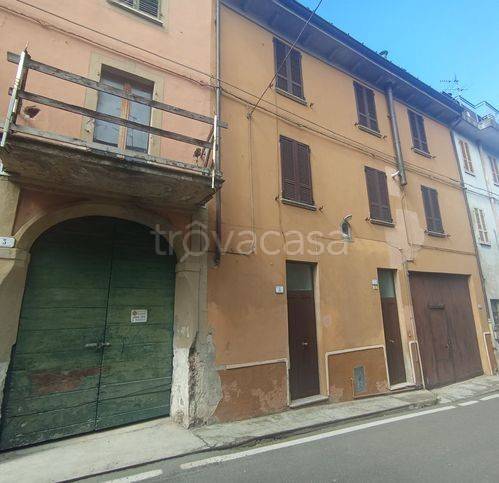 casa indipendente in vendita a Pianello Val Tidone