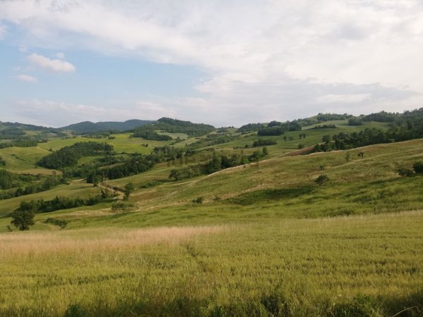 casale in vendita a Pianello Val Tidone in zona Roccapulzana