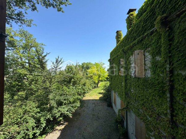 appartamento in vendita a Pianello Val Tidone in zona Arcello