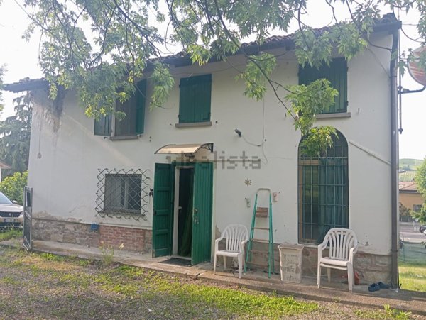 casale in vendita a Pianello Val Tidone