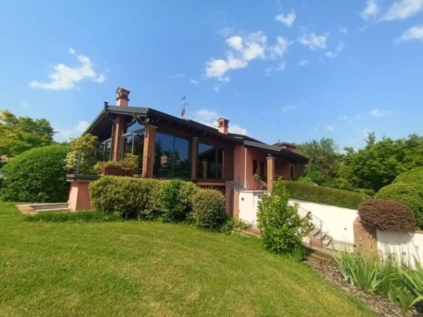 casa indipendente in vendita a Pianello Val Tidone
