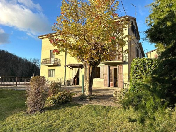 casa indipendente in vendita a Pianello Val Tidone in zona Chiarone