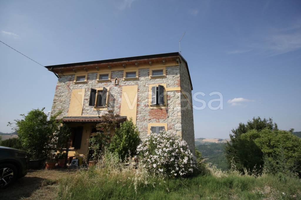 casa indipendente in vendita a Pianello Val Tidone