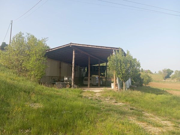 appartamento in vendita a Pianello Val Tidone in zona Arcello