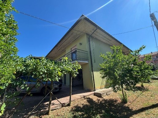 casa indipendente in vendita a Pianello Val Tidone