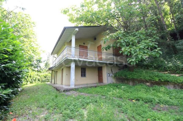 casa indipendente in vendita a Pianello Val Tidone in zona Arcello