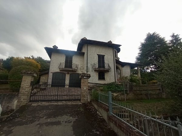 casa indipendente in vendita a Pianello Val Tidone