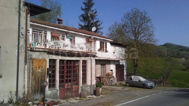 casa indipendente in vendita a Piozzano