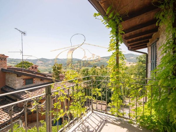 casa indipendente in vendita a Piozzano