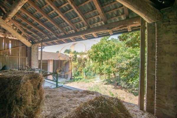casale in vendita a Piozzano